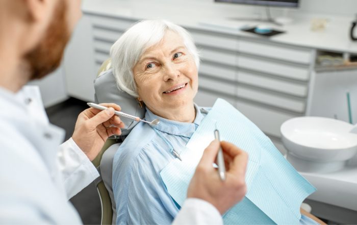 implantes dentales para personas mayores