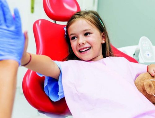 ¿Cuándo llevar a un niño al dentista por primera vez?